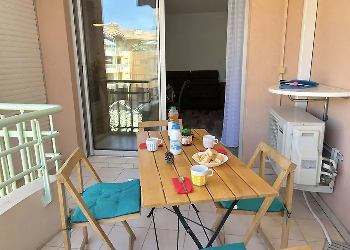 Studio Cosy Avec Terrasse, Clim, A 50M Plage Et 100M Commerces, Frejus - Fr-1-226A-177