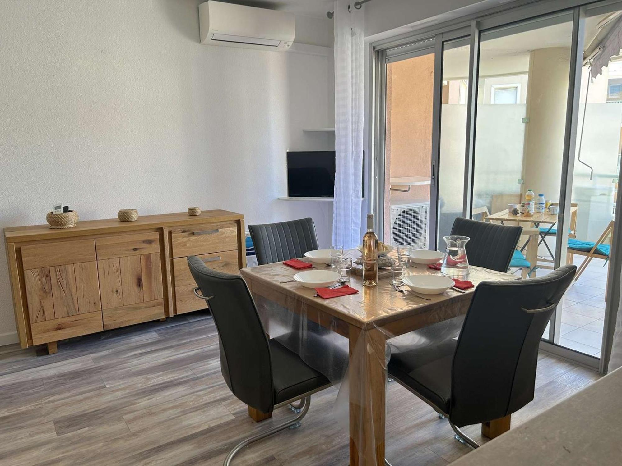 Cosy Avec Terrasse, Clim, A 50m Et 100m Commerces, - Fr-1-226a-177 Appartement