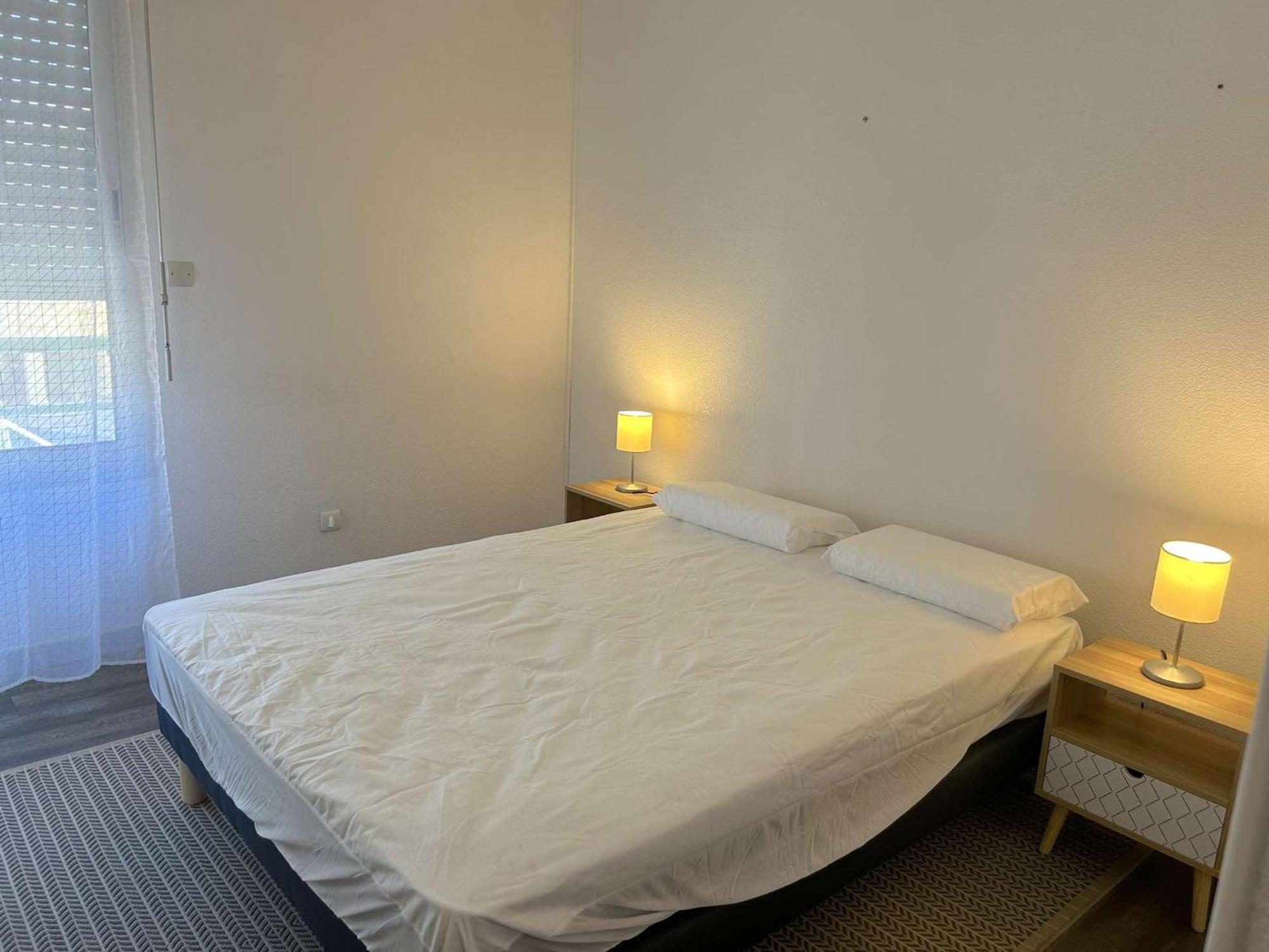 Cosy Avec Terrasse, Clim, A 50m Et 100m Commerces, - Fr-1-226a-177