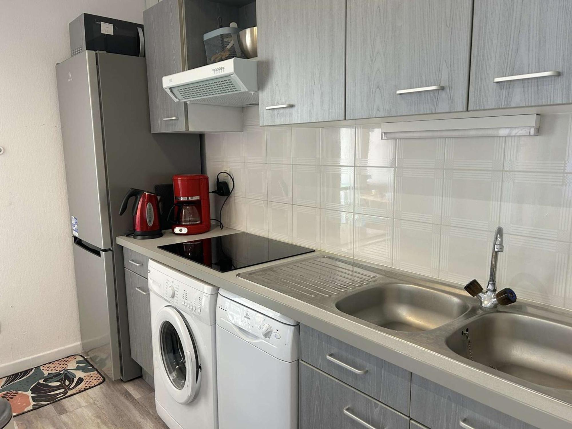 Cosy Avec Terrasse, Clim, A 50m Et 100m Commerces, - Fr-1-226a-177