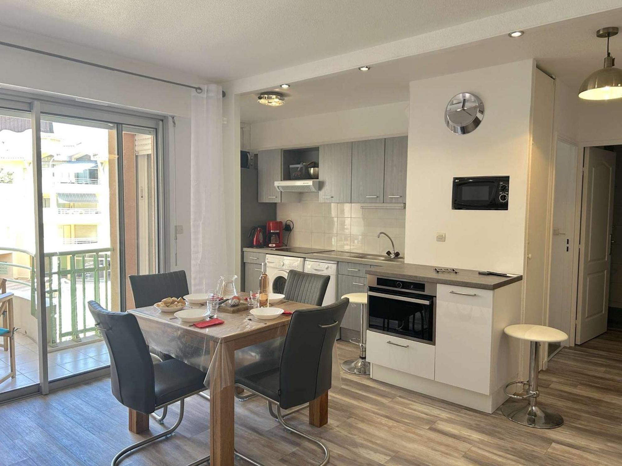 Appartement Cosy Avec Terrasse, Clim, A 50m Et 100m Commerces, - Fr-1-226a-177 *