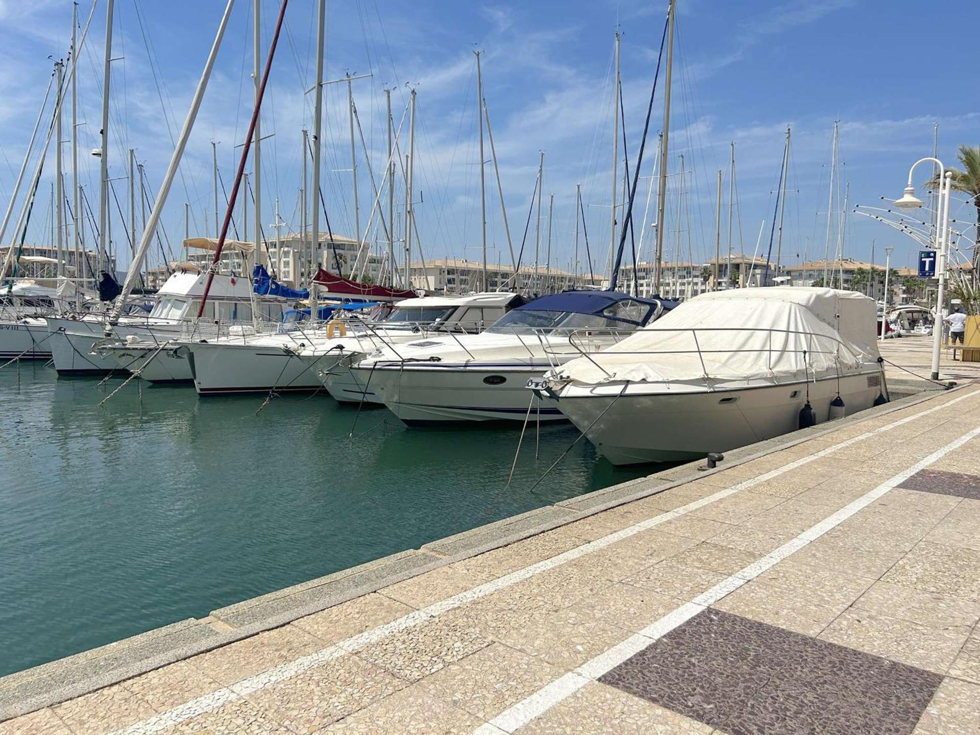 Cosy Avec Terrasse, Clim, A 50m Et 100m Commerces, - Fr-1-226a-177 Fréjus